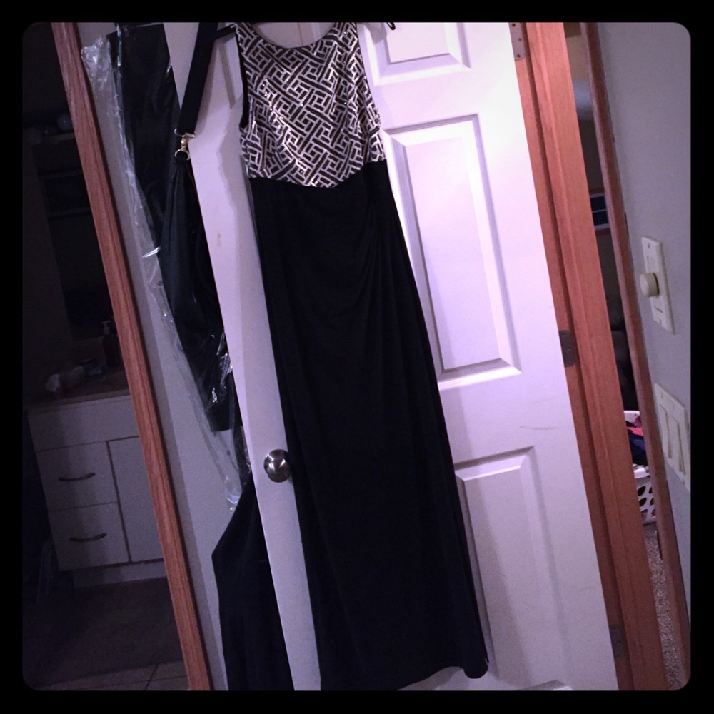 🖤🖤 Stunning Formal Dress