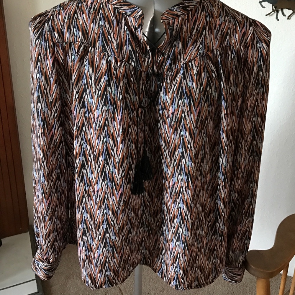 Super cute chevron design flowing top