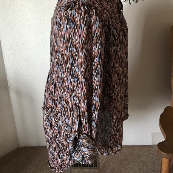 Super cute chevron design flowing top - Picture 2 of 4