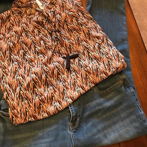 Super cute chevron design flowing top - Picture 4 of 4