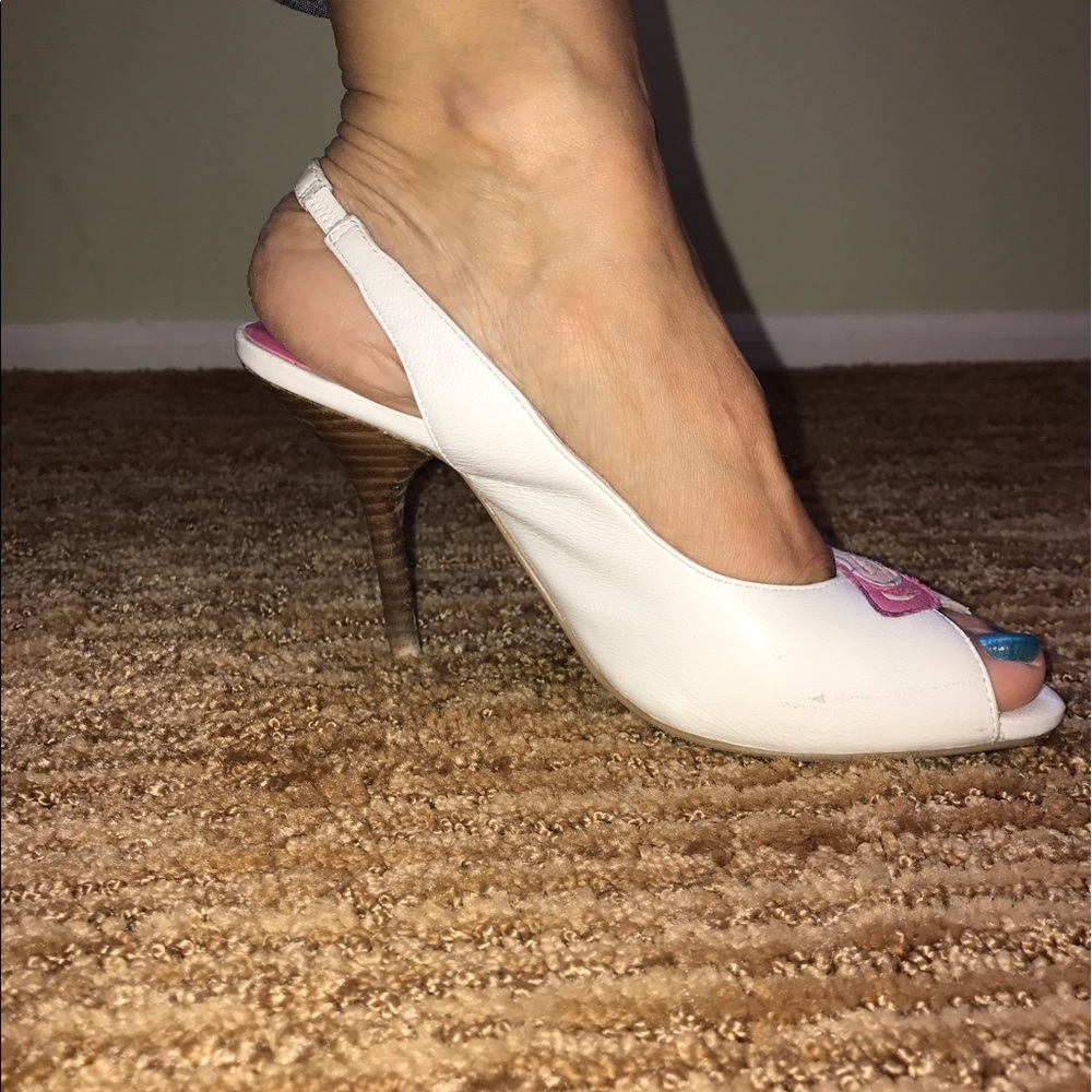 White and pink peeptoe slides