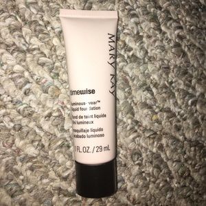Mary Kay Timewise luminous foundation- Ivory 3