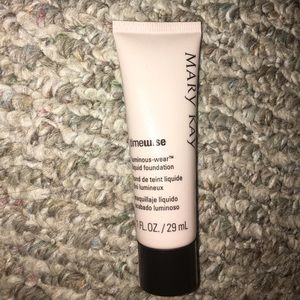 Mary Kay Timewise luminous foundation- Ivory 4