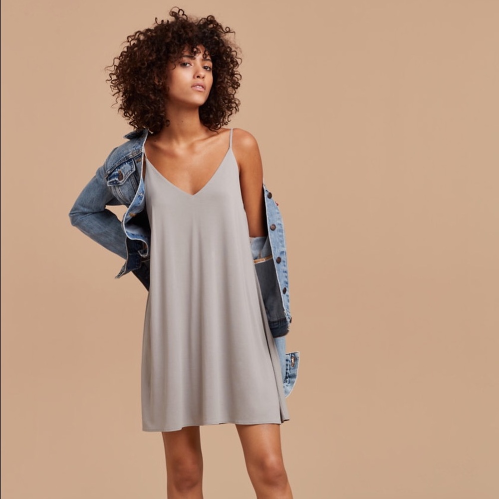 🌸 Aritzia Talula Crescent Dress 🌸