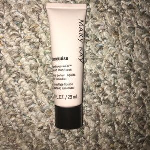 Mary Kay Timewise luminous foundation- Ivory 7