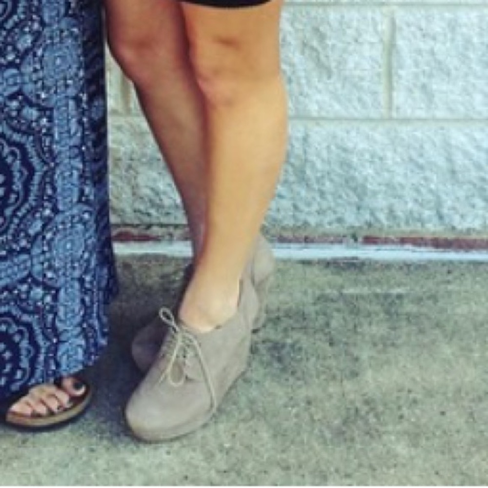 Tan wedges