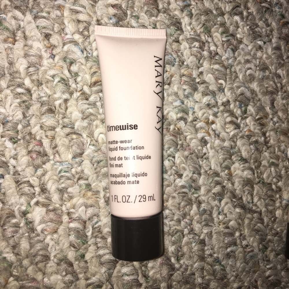 Mary Kay Timewise Matte- Wear foundation- Beige 1