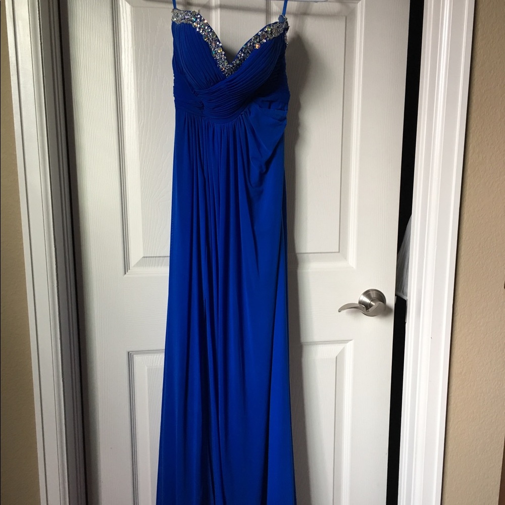 beautiful blue prom dress