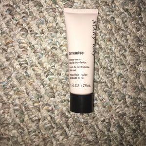 Mary Kay Timewise Matte- Wear foundation- Beige 3