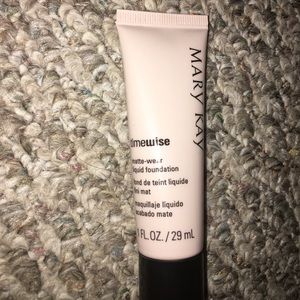 Mary Kay Timewise Matte- Wear foundation- Beige 4