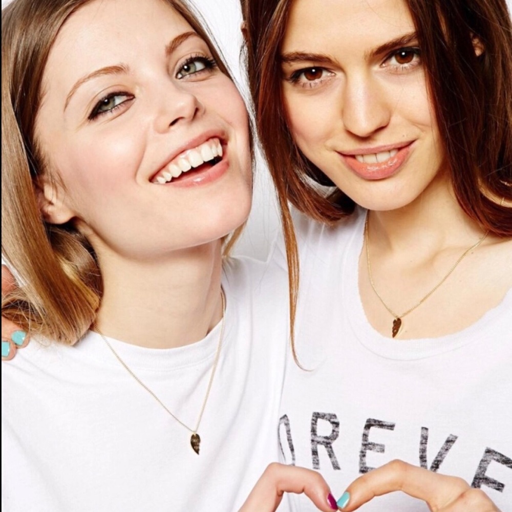 ๐ Silver Best F***ing Bitches Necklace Set of 2 - Picture 4 of 8