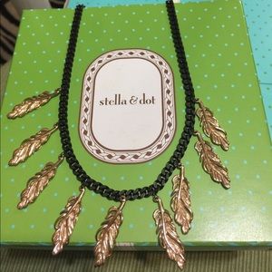 Stella & Dot Secret Garden Cluster Necklace