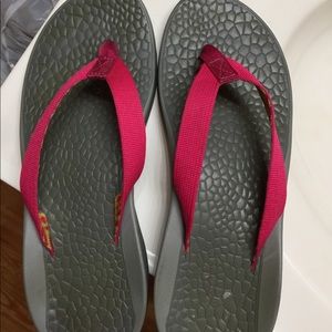 Chaco river slip flip flops