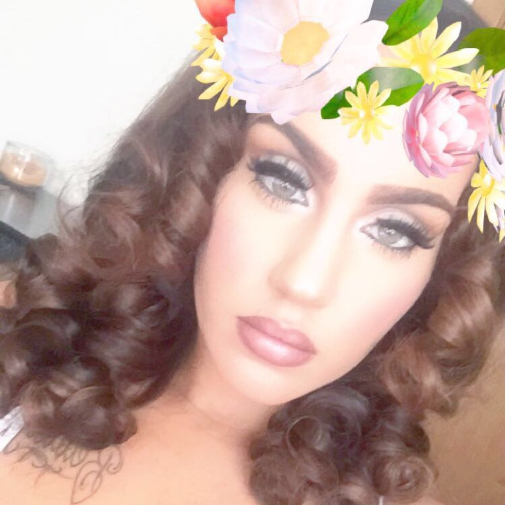 Meet your Posher, Nia
