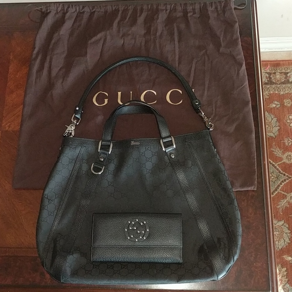 Gucci purse and wallet