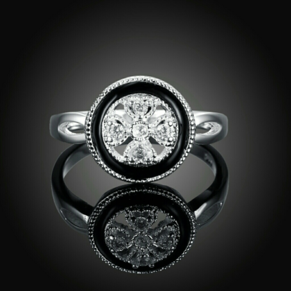 Sterling Silver Crystal Medallion Circle Ring - Picture 2 of 7