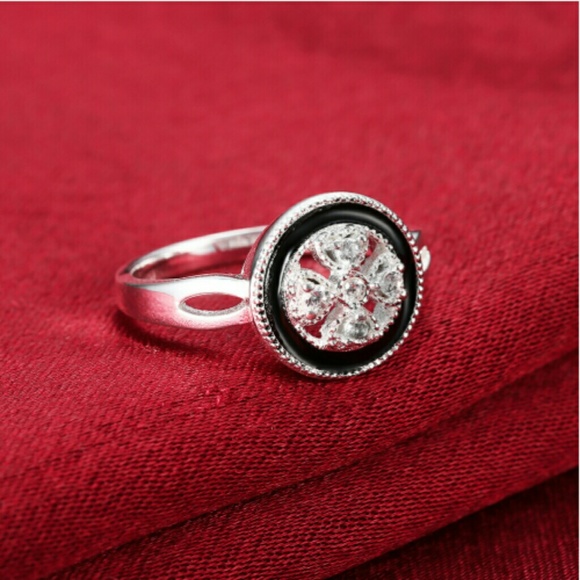 Sterling Silver Crystal Medallion Circle Ring - Picture 4 of 7