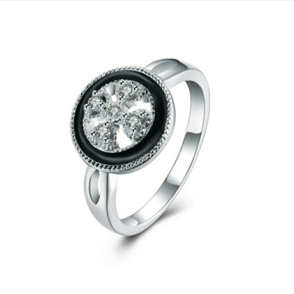 Sterling Silver Crystal Medallion Circle Ring - Picture 3 of 7