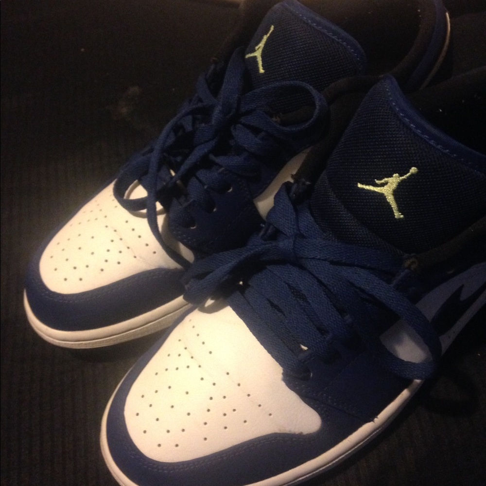Ghost Green Low Top Jordan 1's - Picture 1 of 3