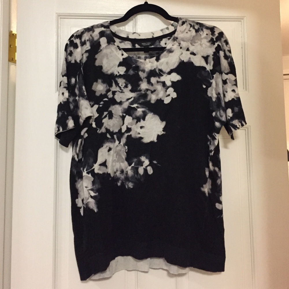 Simply Vera soft light sweater top