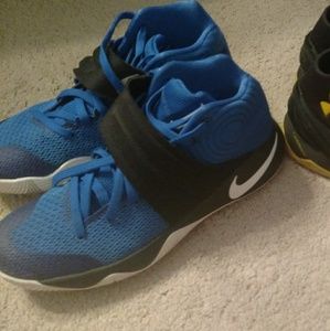 Mens size 8 Nike shoes