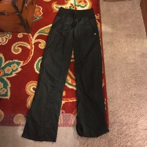 Lululemon sz 8 black pants