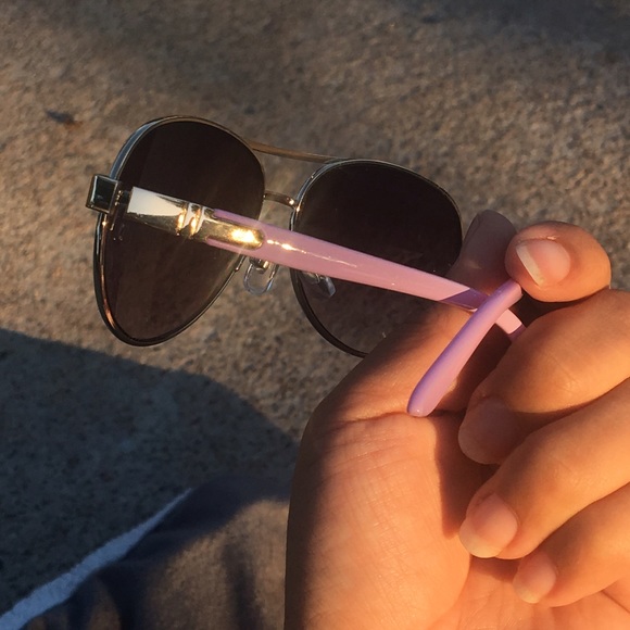 🕶Kids Silver trim Lavendar aviators - Picture 3 of 3