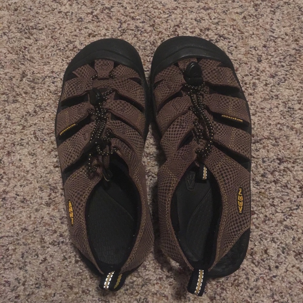 Light Brown Classic Keens