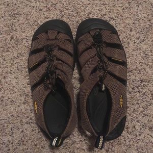 Light Brown Classic Keens