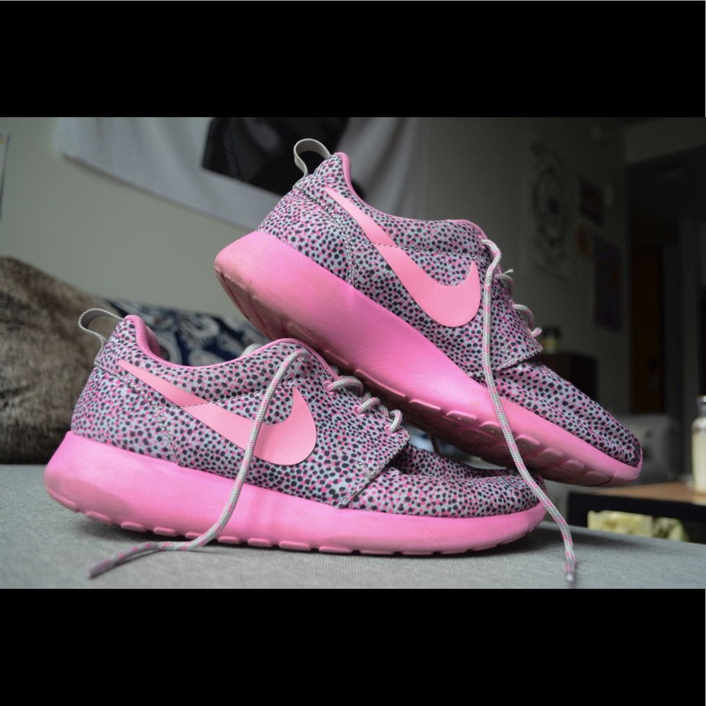 NIKE ROSHE RUN