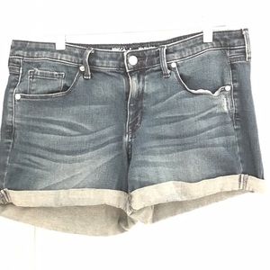 Mid-rise denim shorts