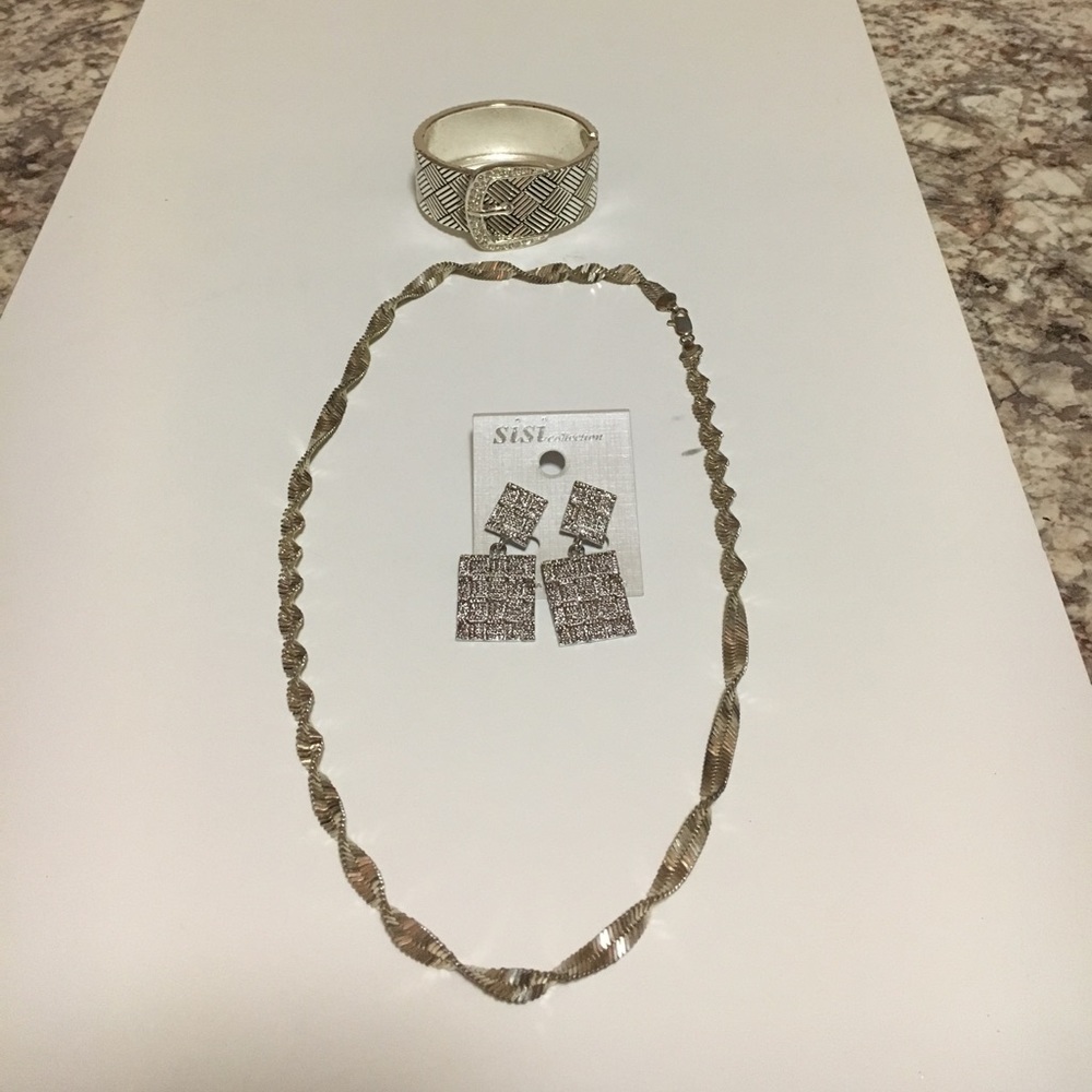 Necklace earrings bracelet