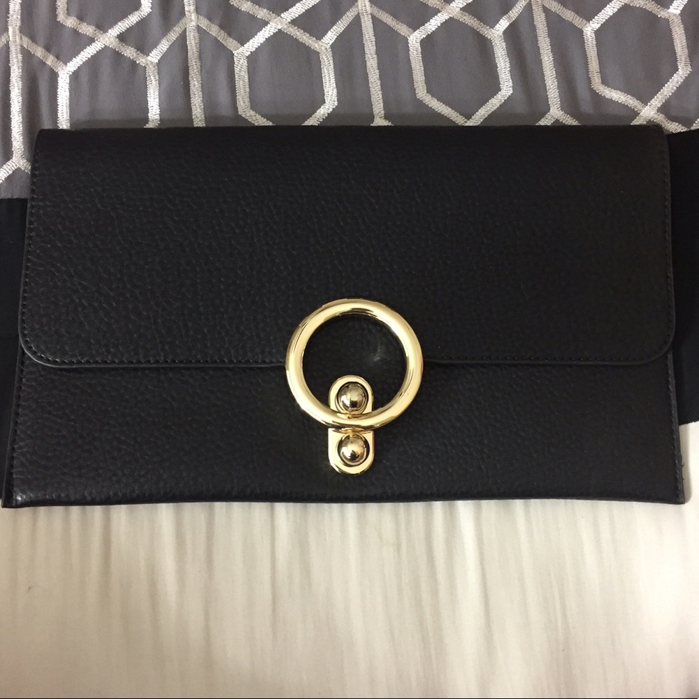 Black clutch