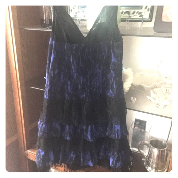 Beautiful Dress New without tags. Made by "Guess" - Picture 2 of 4