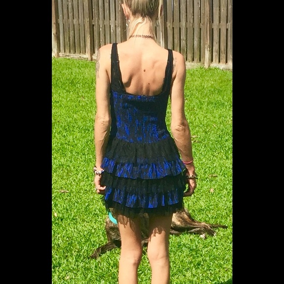 Beautiful Dress New without tags. Made by "Guess" - Picture 4 of 4