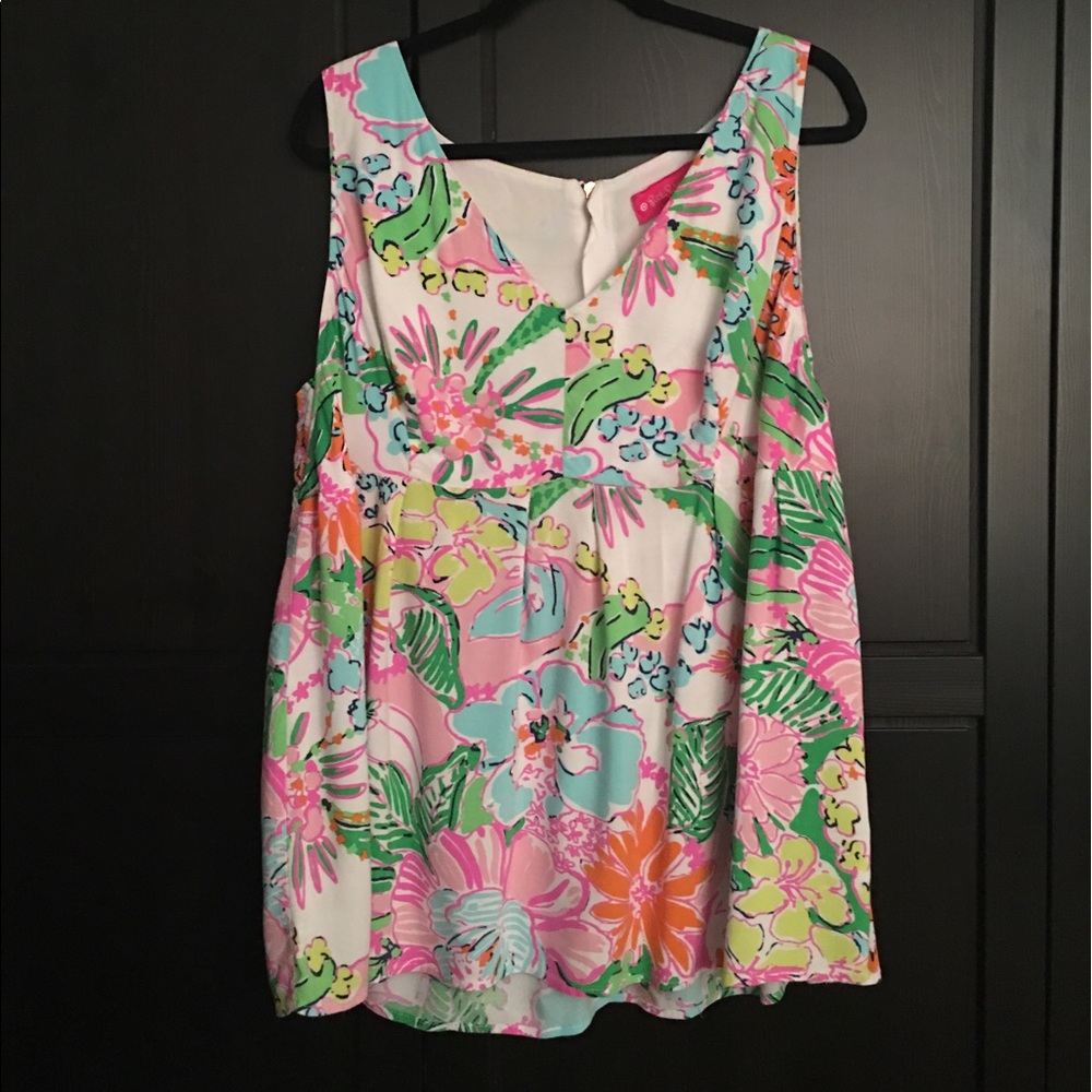 Beautiful Lily top perfect for summer!