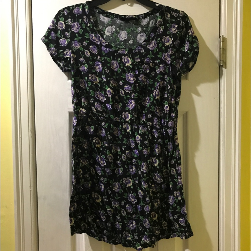 Size M floral dress