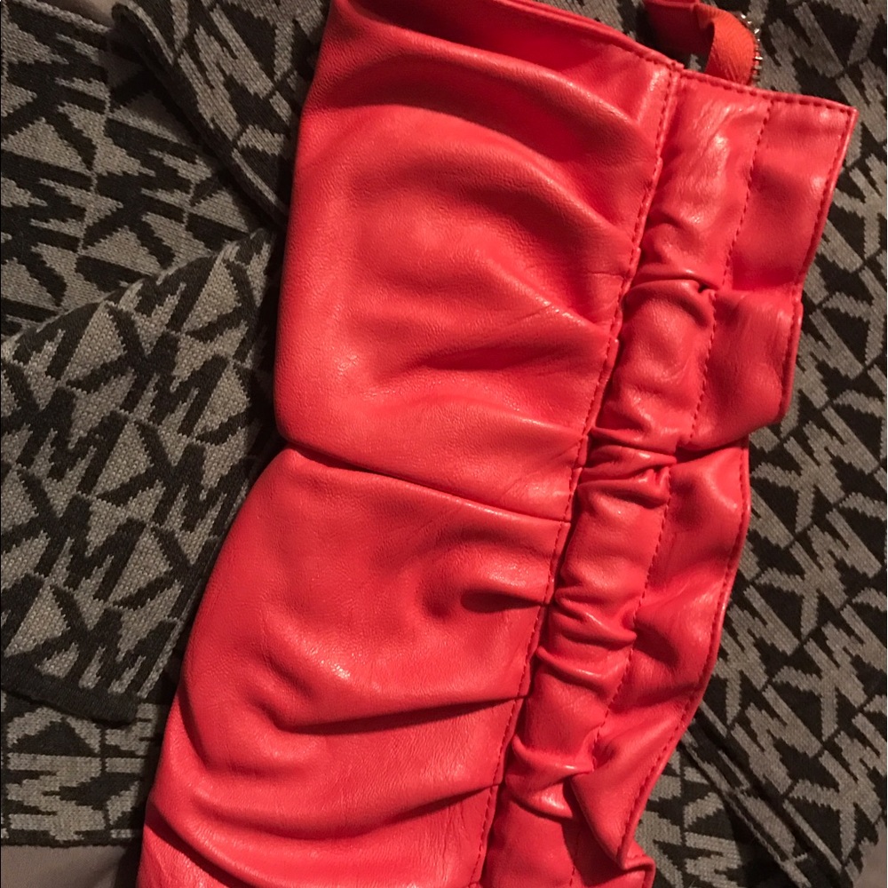 Coral clutch 👛