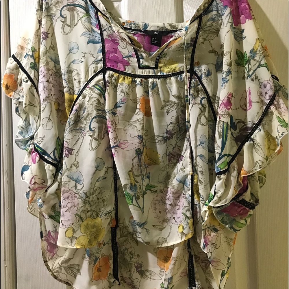 Size M H&M floral blouse
