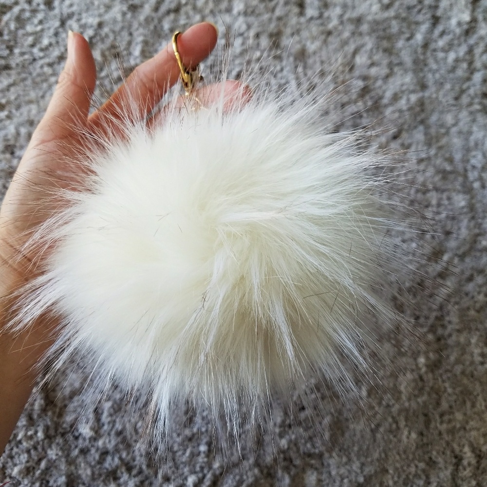 Giant fluffy pon pom keychain