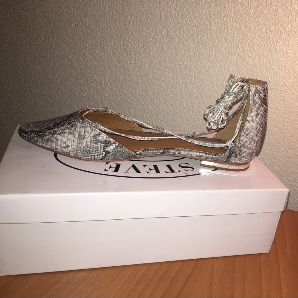 Steve Madden sunshine black snake print flat shoes