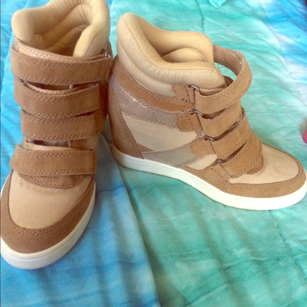 Tan/brown Aldo sneaker heels