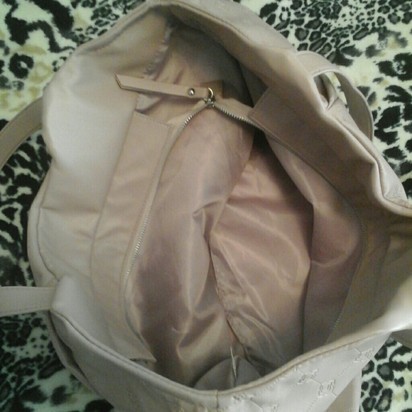 🆕BCBGMAXAZRIA SOFT TOTE/BAG - Picture 4 of 7