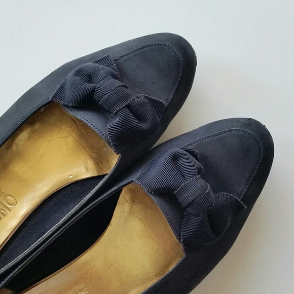 Ferragamo Classic Navy Bow Suede Flats - Picture 3 of 8