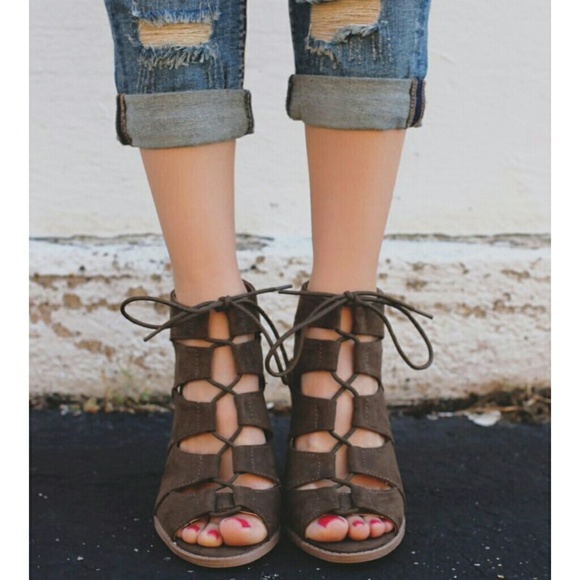 𝙇𝙖𝙨𝙩 𝙎𝙞𝙯 10🍃Gladiator Peep Toe Chunky Heel - Picture 4 of 8