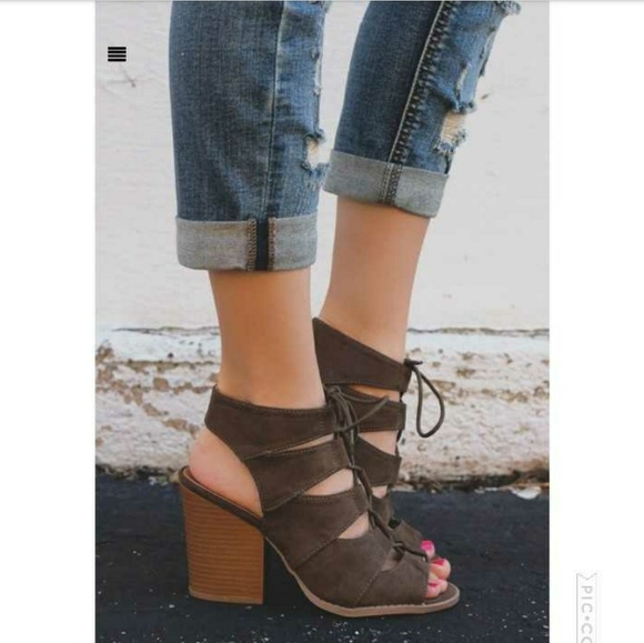 𝙇𝙖𝙨𝙩 𝙎𝙞𝙯 10🍃Gladiator Peep Toe Chunky Heel - Picture 3 of 8