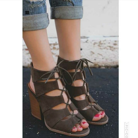 𝙇𝙖𝙨𝙩 𝙎𝙞𝙯 10🍃Gladiator Peep Toe Chunky Heel - Picture 6 of 8