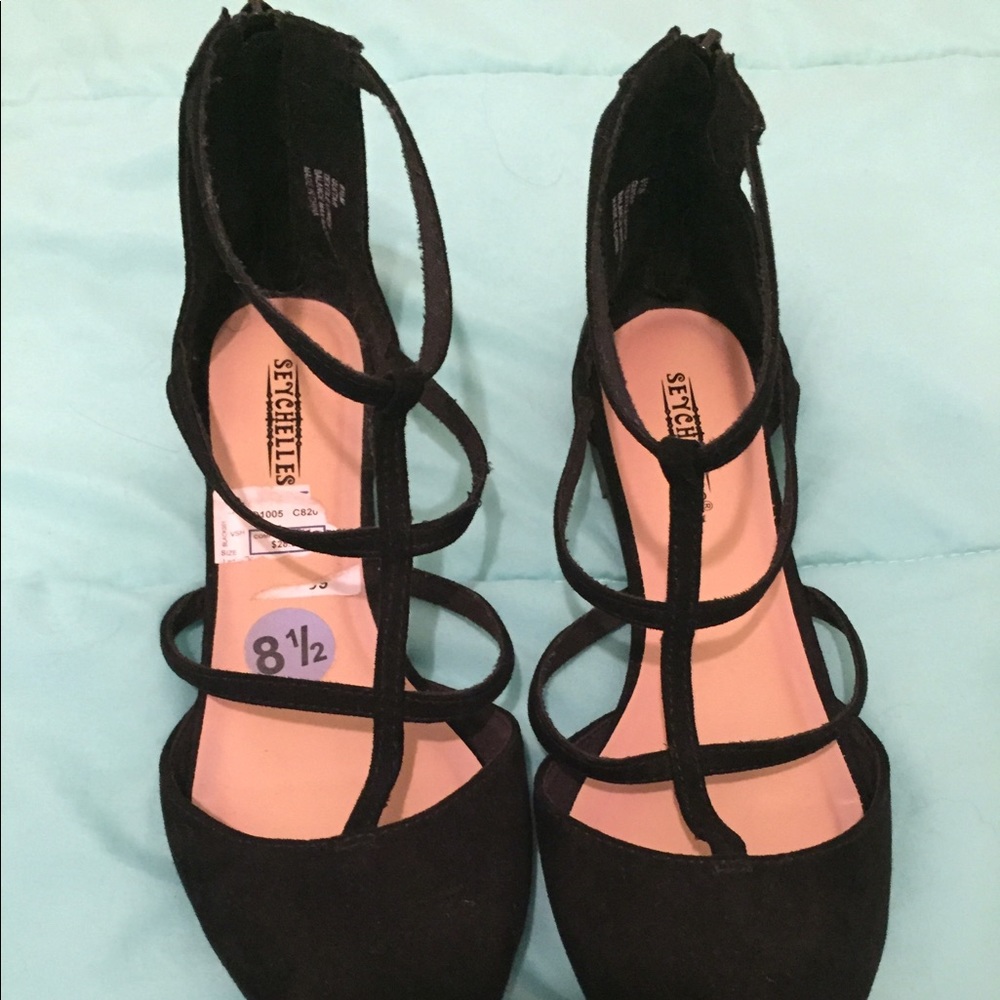Pointed toe sandals