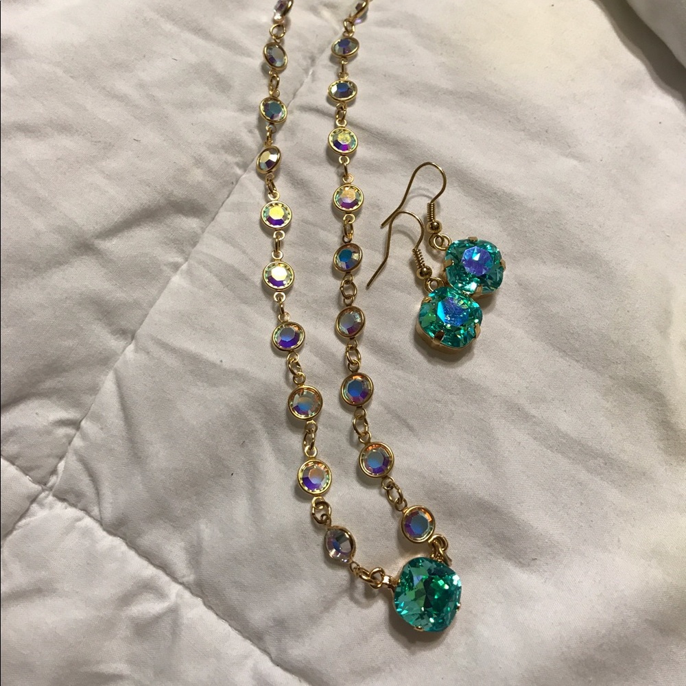 Ear rings and necklace set