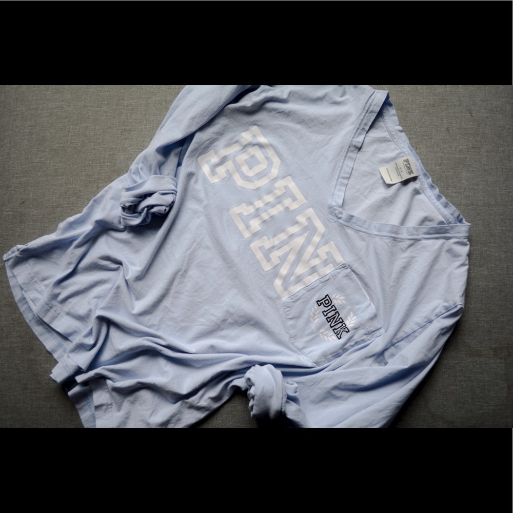 VS PINK CAMPUS POCKET TEE